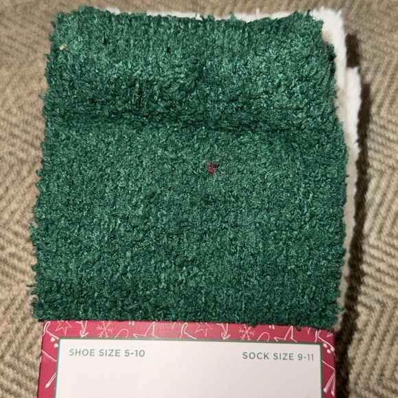 NWT Rae Dunn Cozy Crew Christmas Socks - Green, Red, White 4 pair WMN SS 9-11 - Picture 11 of 13